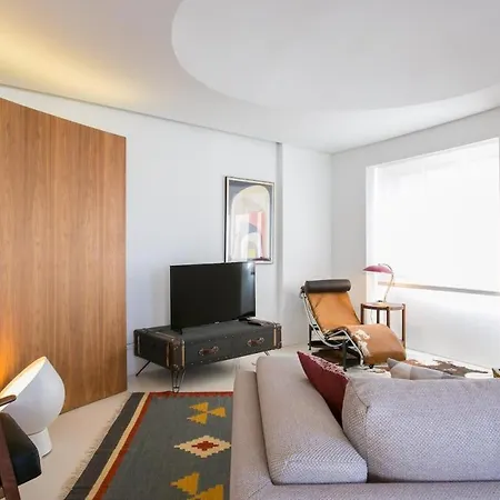 Architectural Poetry In An Unique 3bdrs View Flat Apartment