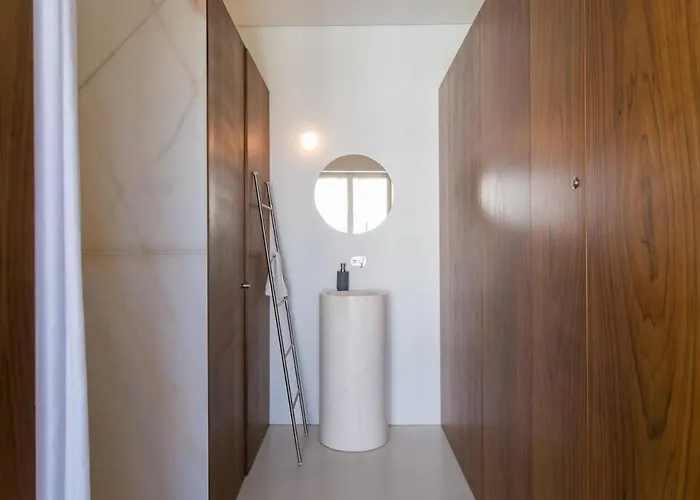 Architectural Poetry In An Unique 3bdrs View Flat Lissabon