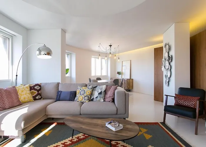 Architectural Poetry In An Unique 3bdrs View Flat Apartment *
