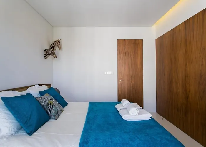 Architectural Poetry In An Unique 3bdrs View Flat Lissabon