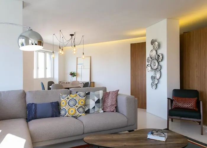 Architectural Poetry In An Unique 3bdrs View Flat Lissabon