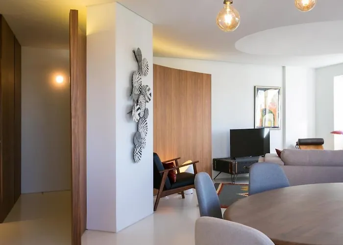 Architectural Poetry In An Unique 3bdrs View Flat Apartment Lissabon