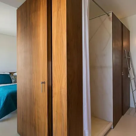 Апартаменты Architectural Poetry In An Unique 3bdrs View Flat Лиссабон