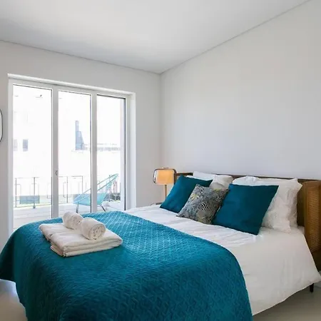 Architectural Poetry In An Unique 3bdrs View Flat * Лиссабон