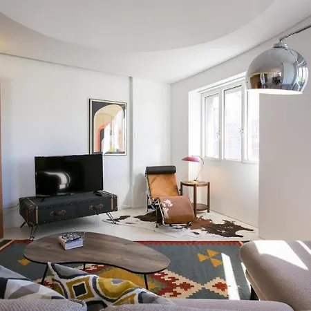 Architectural Poetry In An Unique 3bdrs View Flat *