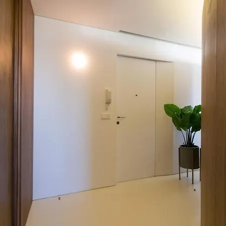 Architectural Poetry In An Unique 3bdrs View Flat * Лиссабон